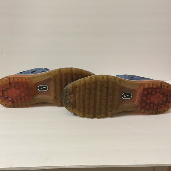 Nike - Picture 4 of 4